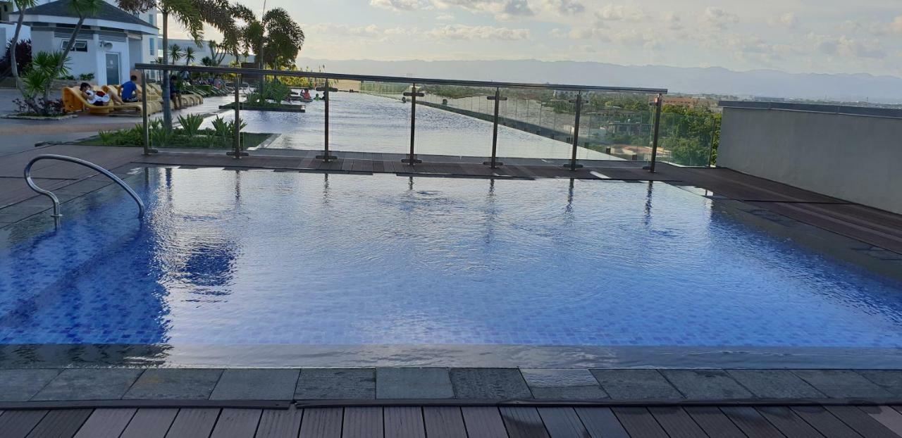 Mactan Newtown Condo With Garden And Ocean View 8Newtown Blvd Мактан Екстер'єр фото